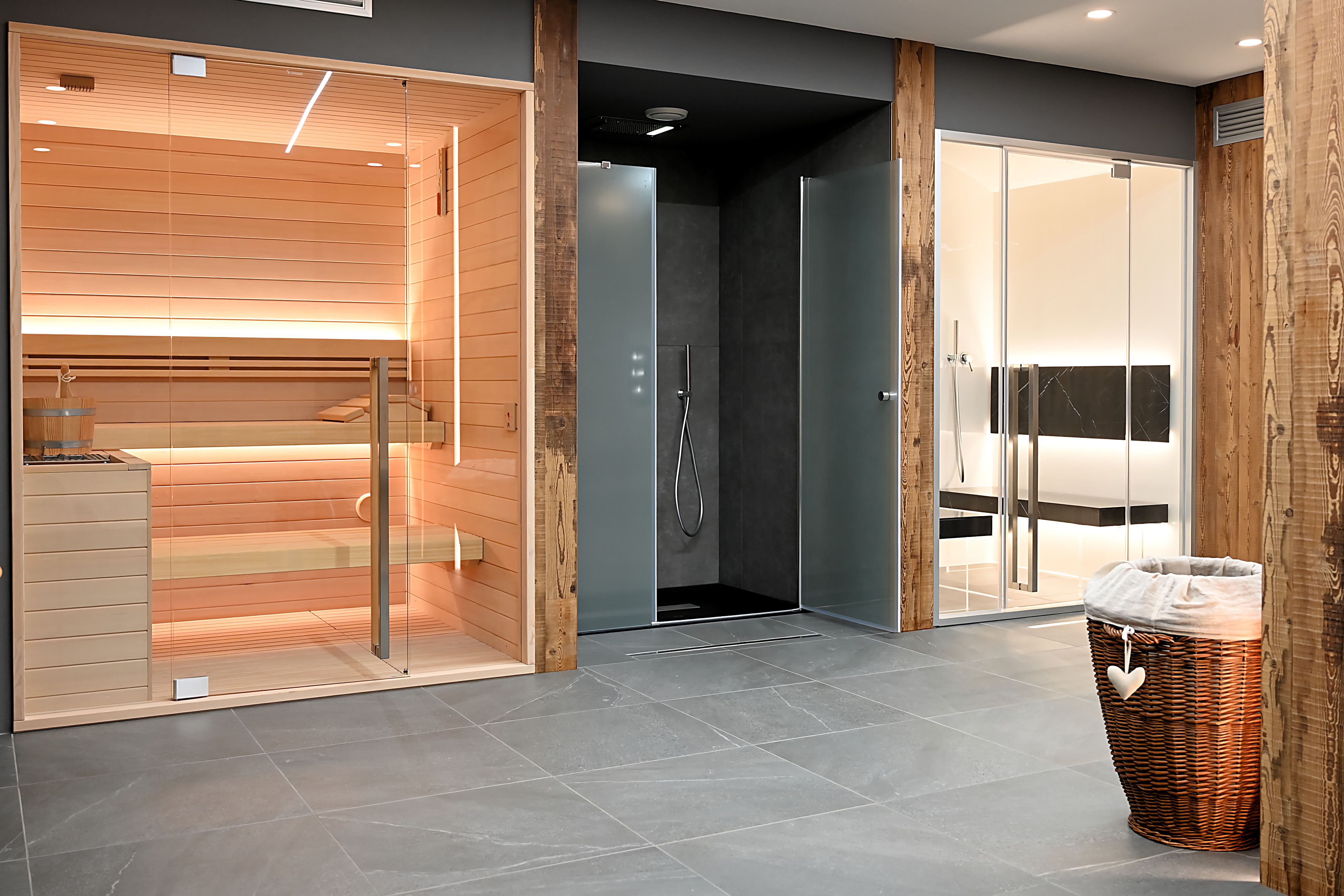 Sauna, shower and Turkish bath